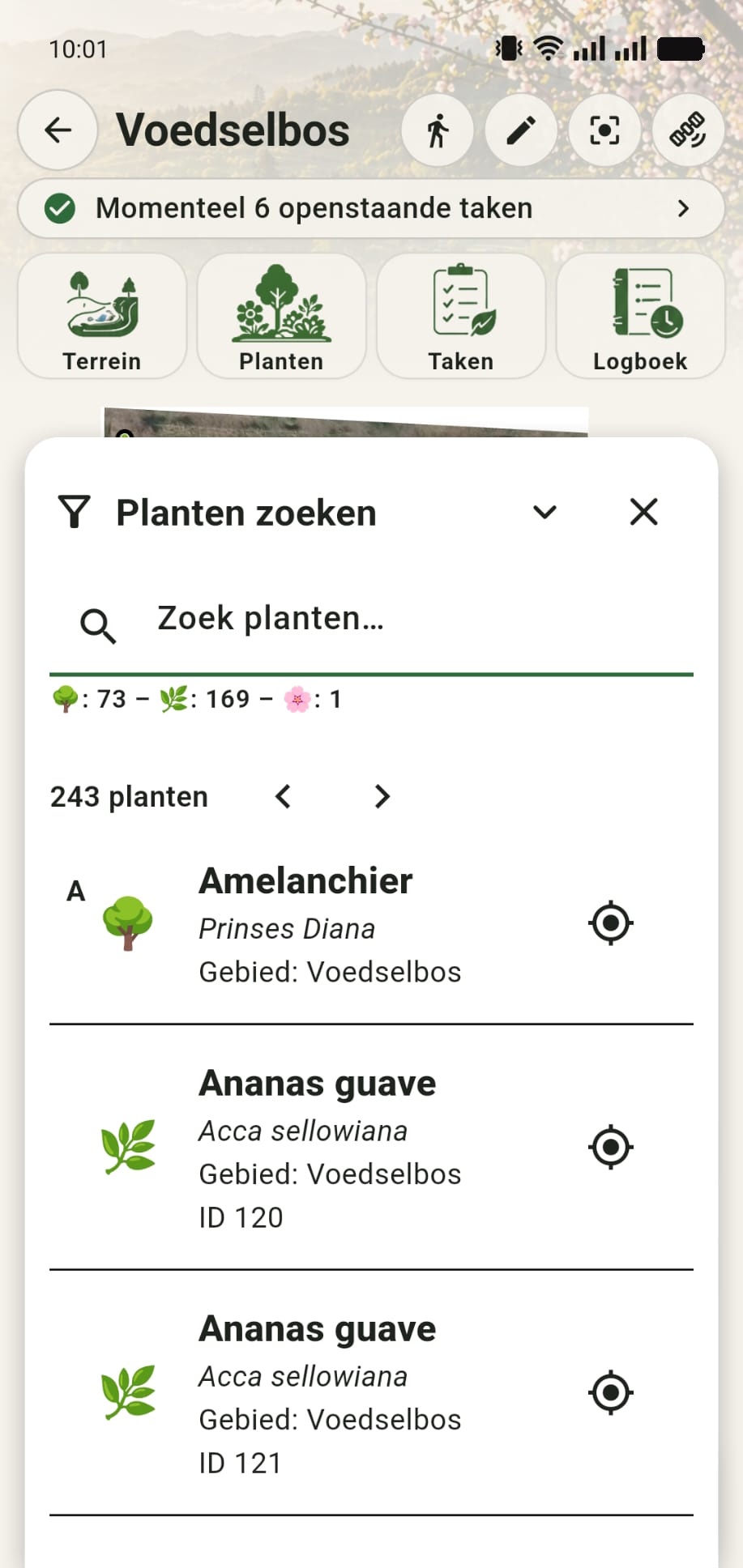 GreenPlot zoekvenster met invoerbalk, aantallen planten, bomen en struiken en een lijst met planten
